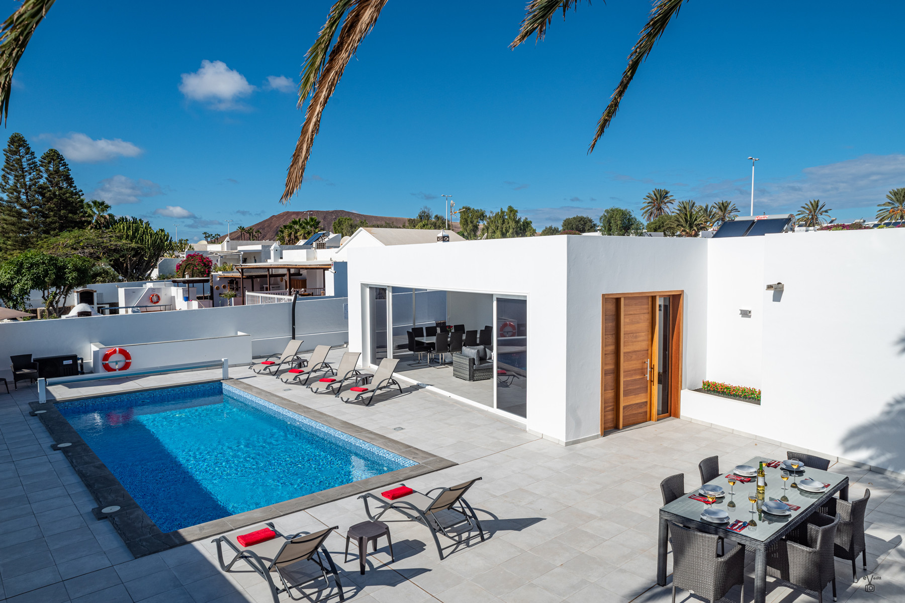 Stunning luxury villas in Los Calamares in Playa Blanca