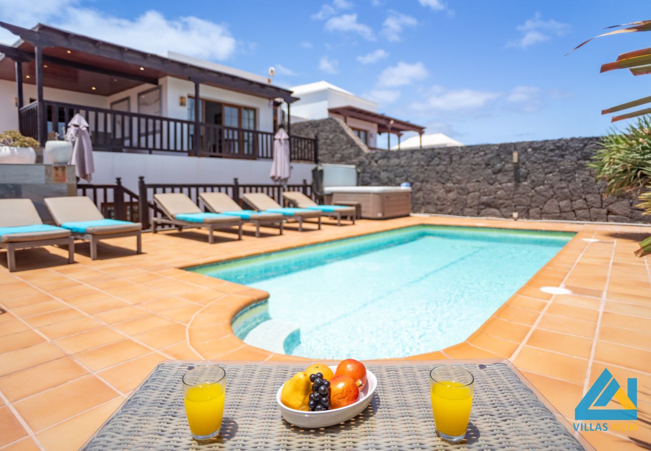 Villa en Playa Blanca - 122 - Villa Azure (LH122)