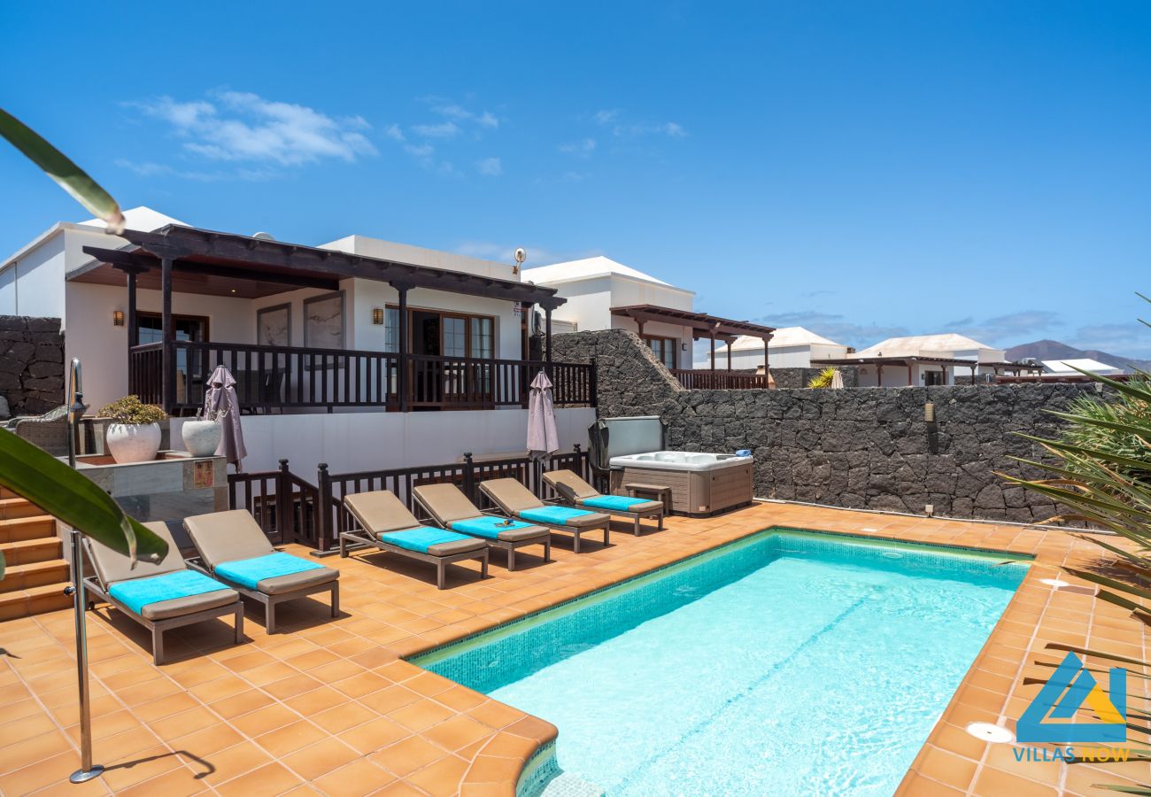 Villa en Playa Blanca - 122 - Villa Azure (LH122)