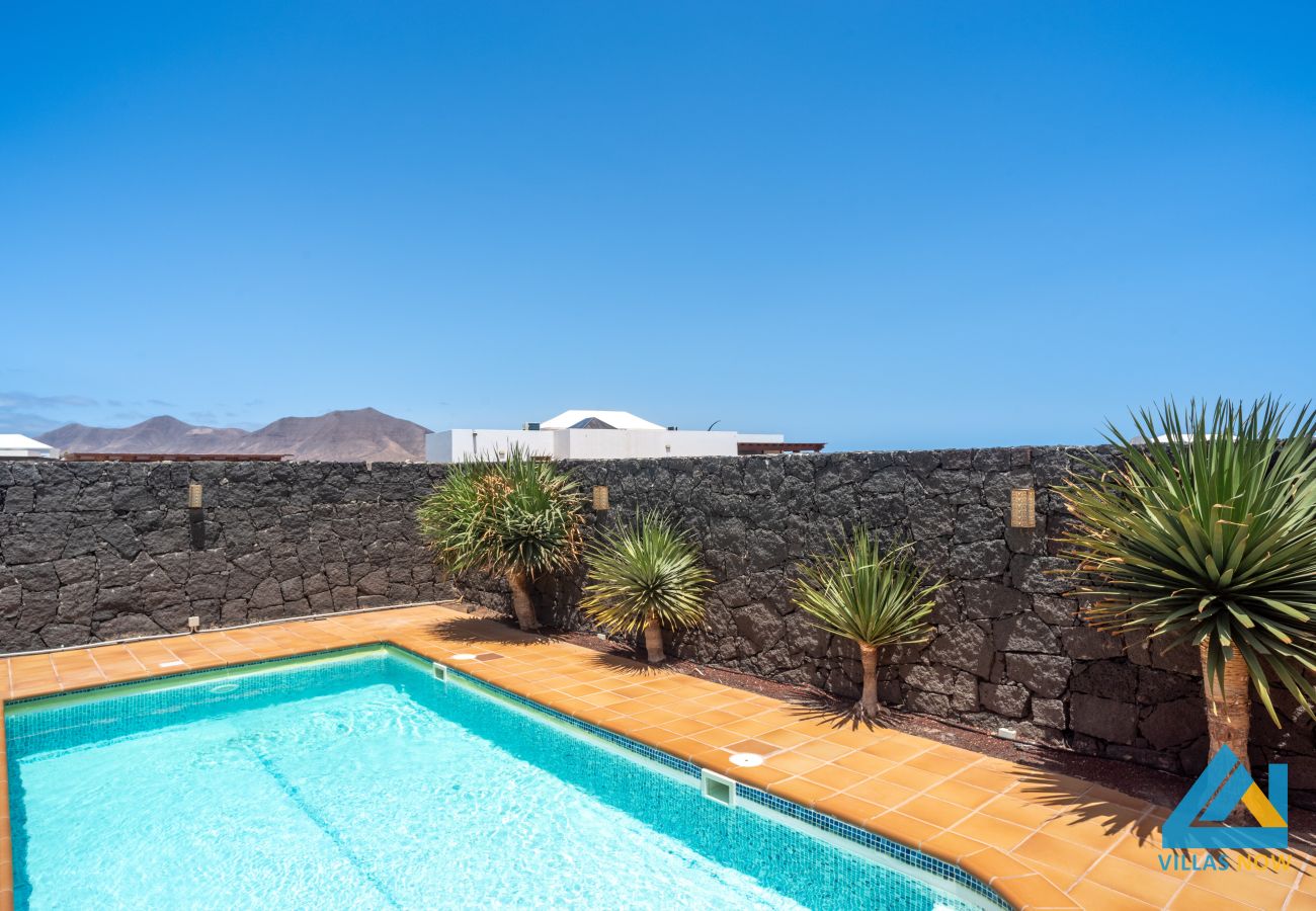 Villa en Playa Blanca - 122 - Villa Azure (LH122)