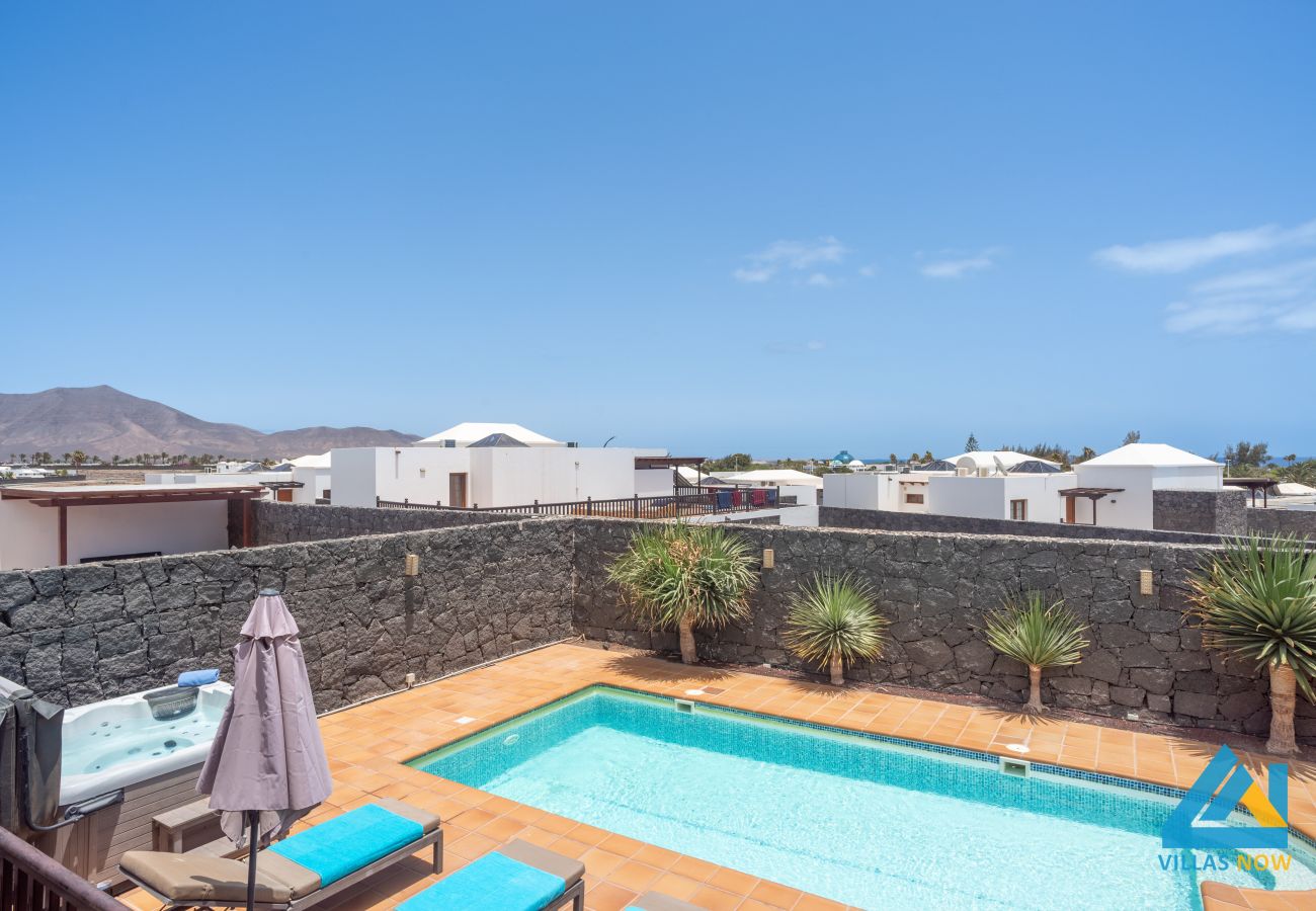 Villa en Playa Blanca - 122 - Villa Azure (LH122)