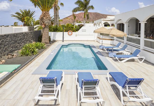 Villa en Playa Blanca - 133 - Villa Del Sol (LH133) Villa en Playa Blanca - 133 - Villa Del Sol (LH133)