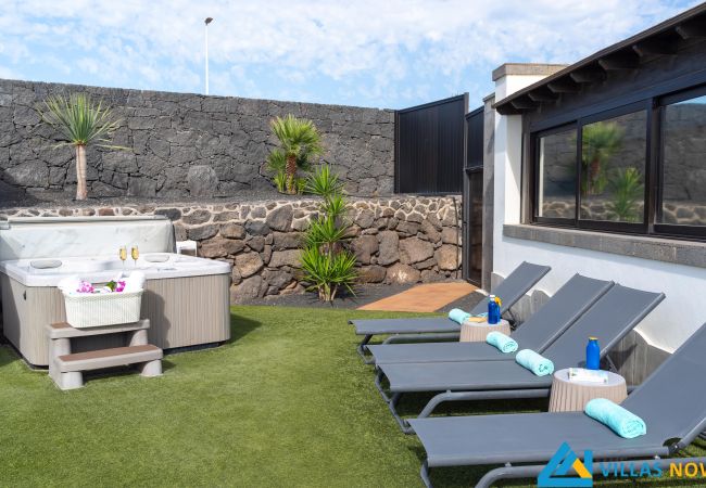 Villa en Playa Blanca - 144 - Casa Bonita (LH144) Villa en Playa Blanca - 144 - Casa Bonita (LH144)