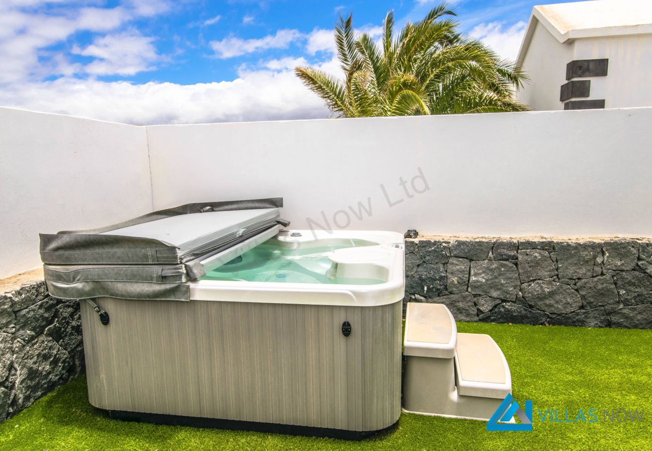 Villa Alegranza (LH190) - Private Hot Tub 