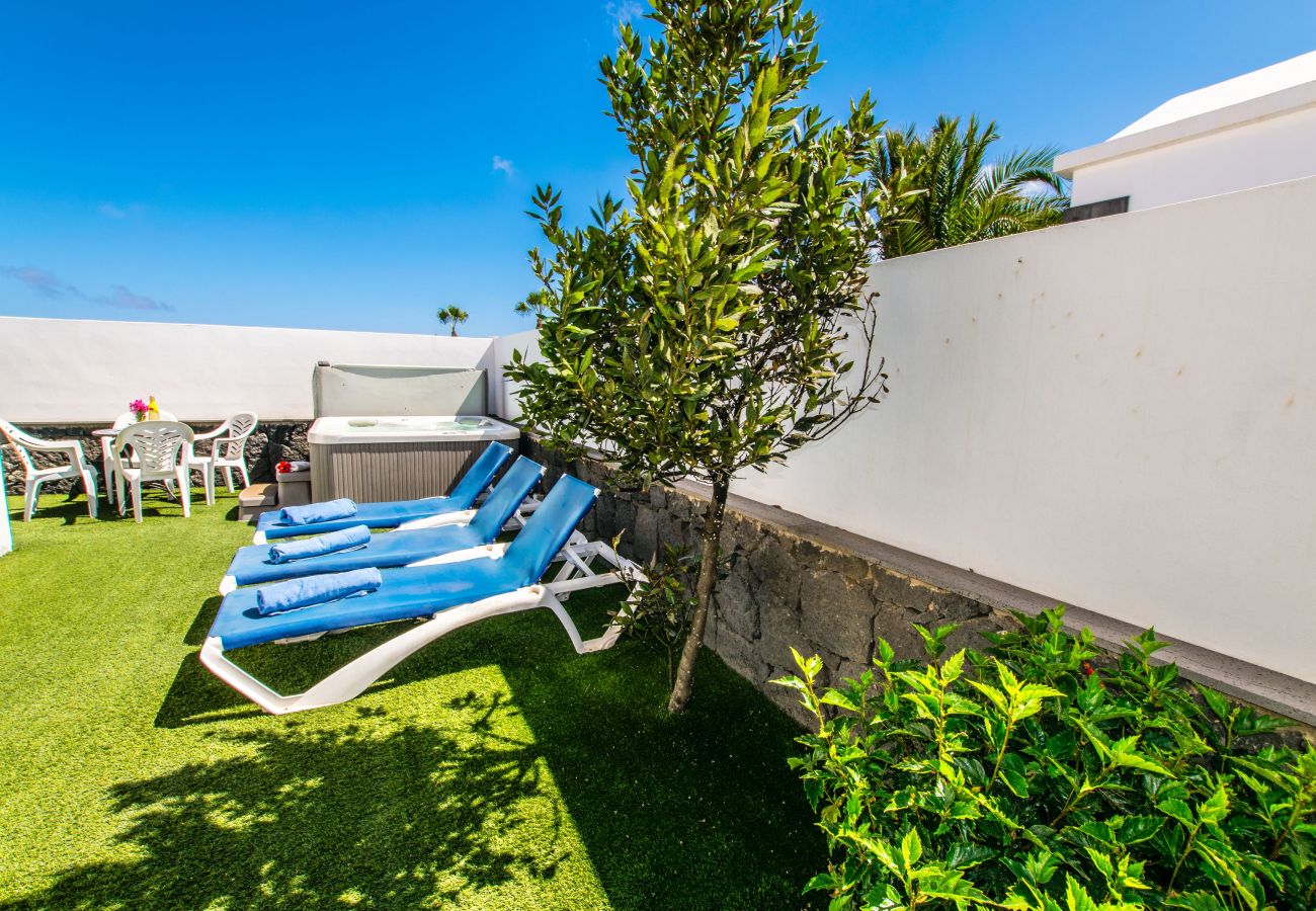 Villa Alegranza - Hot Tub & Private Sun Loungers 