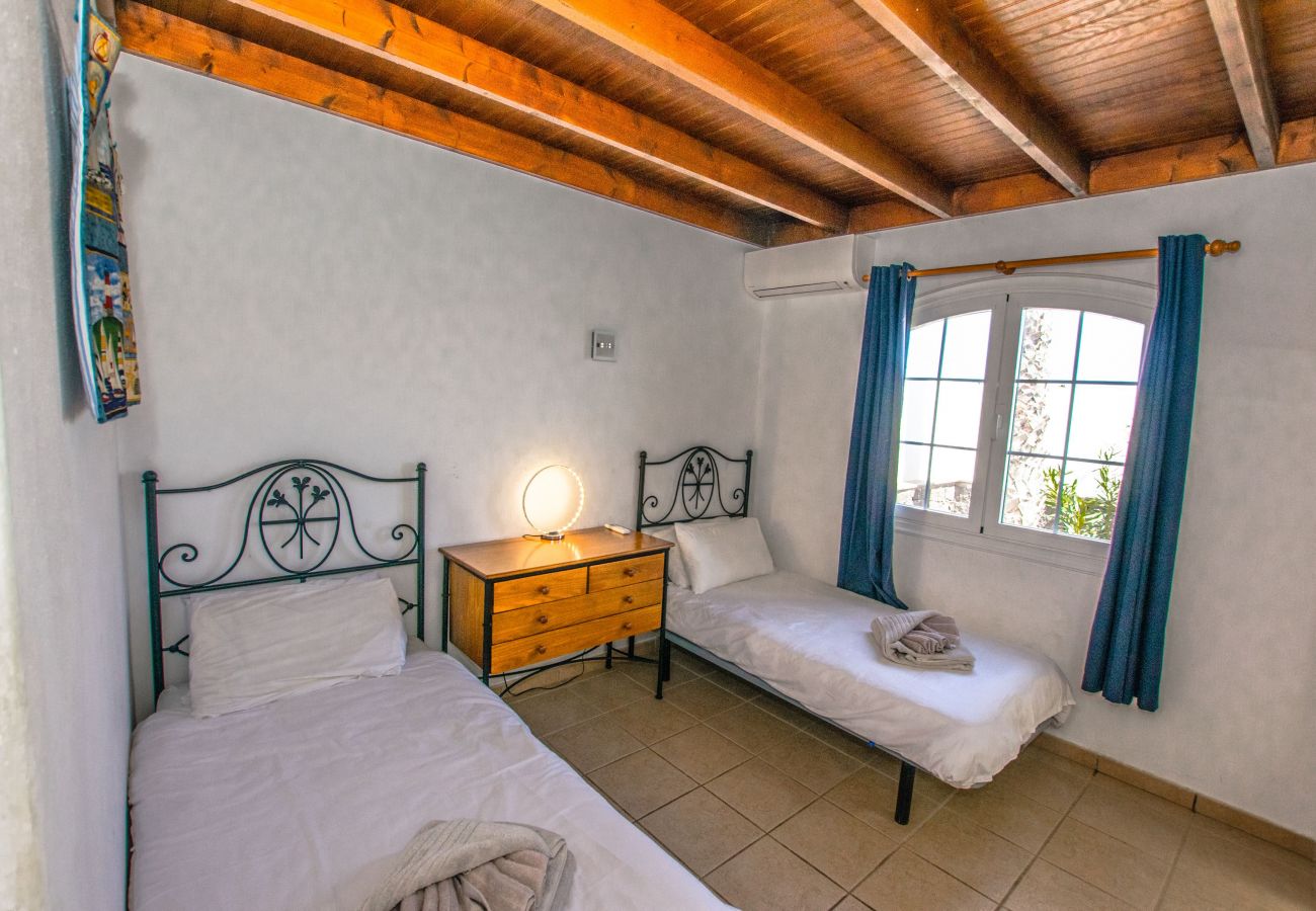 Villa Alegranza - Twin Bedroom 