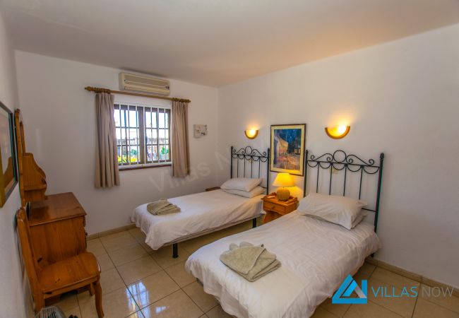 Villa en Playa Blanca - 1033 - Las Brisas 112 (LH1033) Villa en Playa Blanca - 1033 - Las Brisas 112 (LH1033)