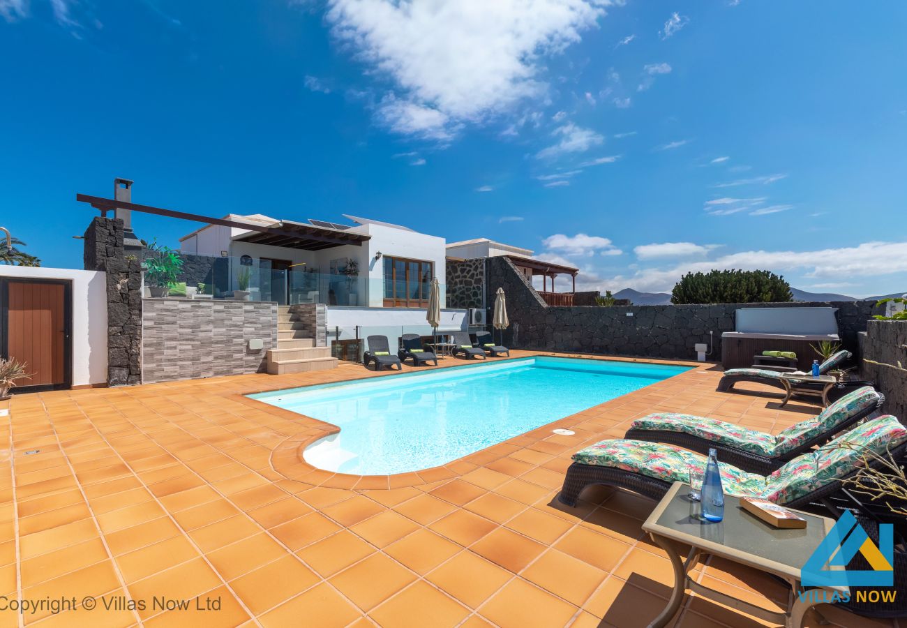 Villa en Playa Blanca - 286 - Vista Lobos 11 (LH286)