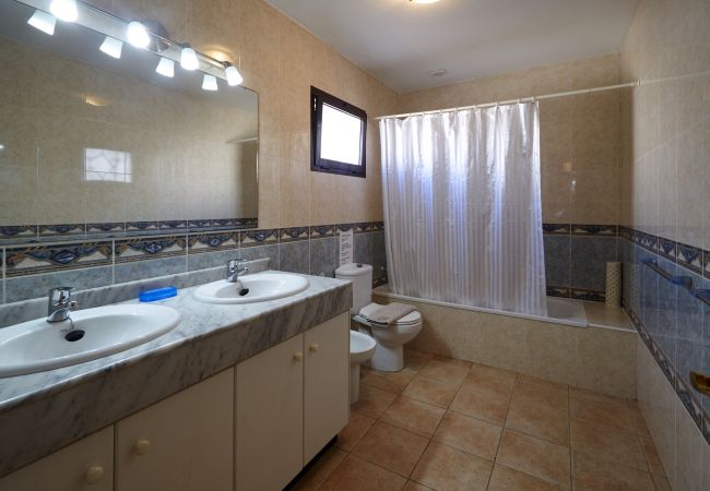 Villa in Playa Blanca - 108 - Casa Hawkeshead (LH108) Villa in Playa Blanca - 108 - Casa Hawkeshead (LH108)