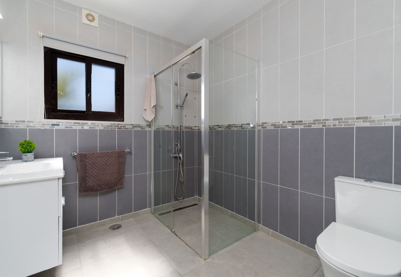 Villa Michelle - Guest Bathroom 