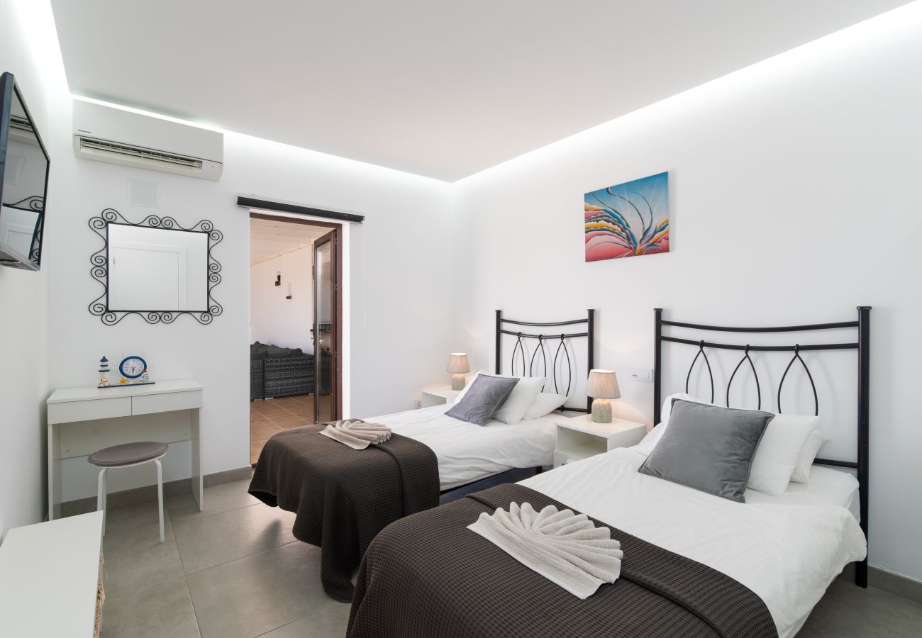 Villa in Playa Blanca - 114 - Villa Michelle (LH114)
