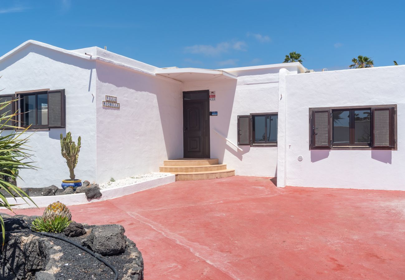 Villa in Playa Blanca - 114 - Villa Michelle (LH114)