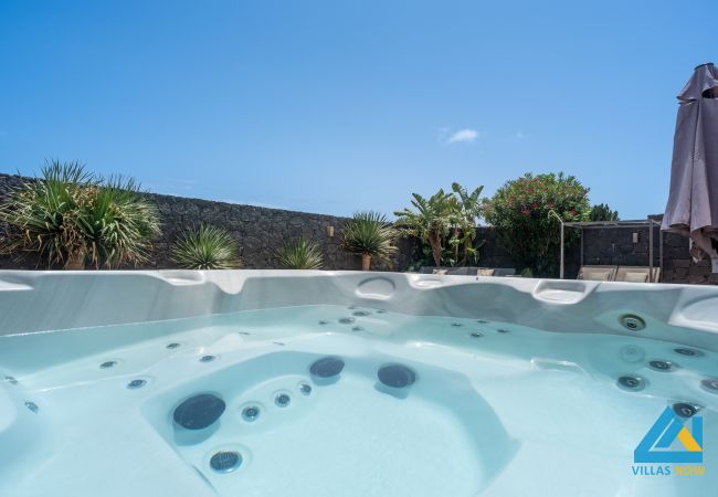 Villa in Playa Blanca - 122 - Villa Azure (LH122) Villa in Playa Blanca - 122 - Villa Azure (LH122)