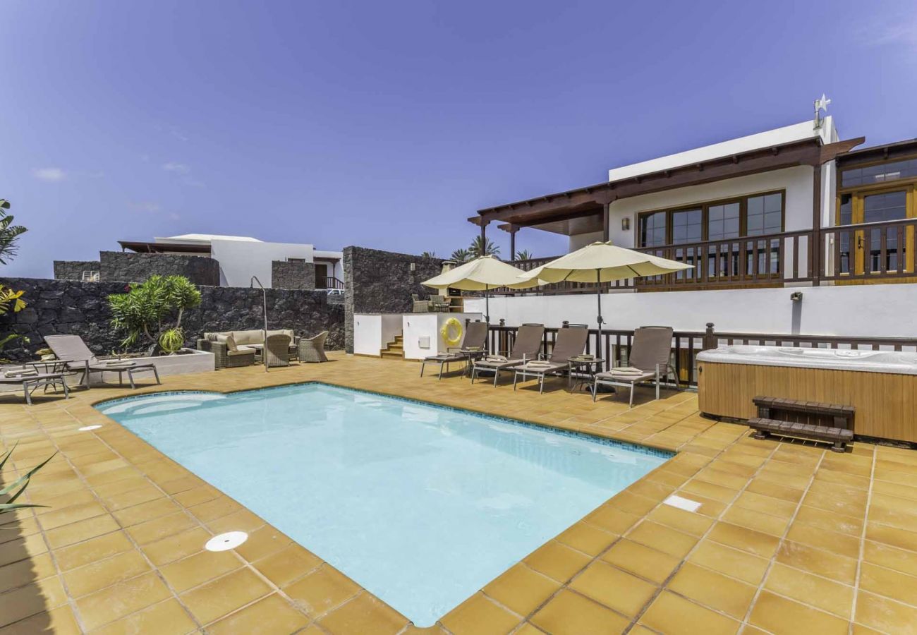 Villa Azure - Pool & Terrace