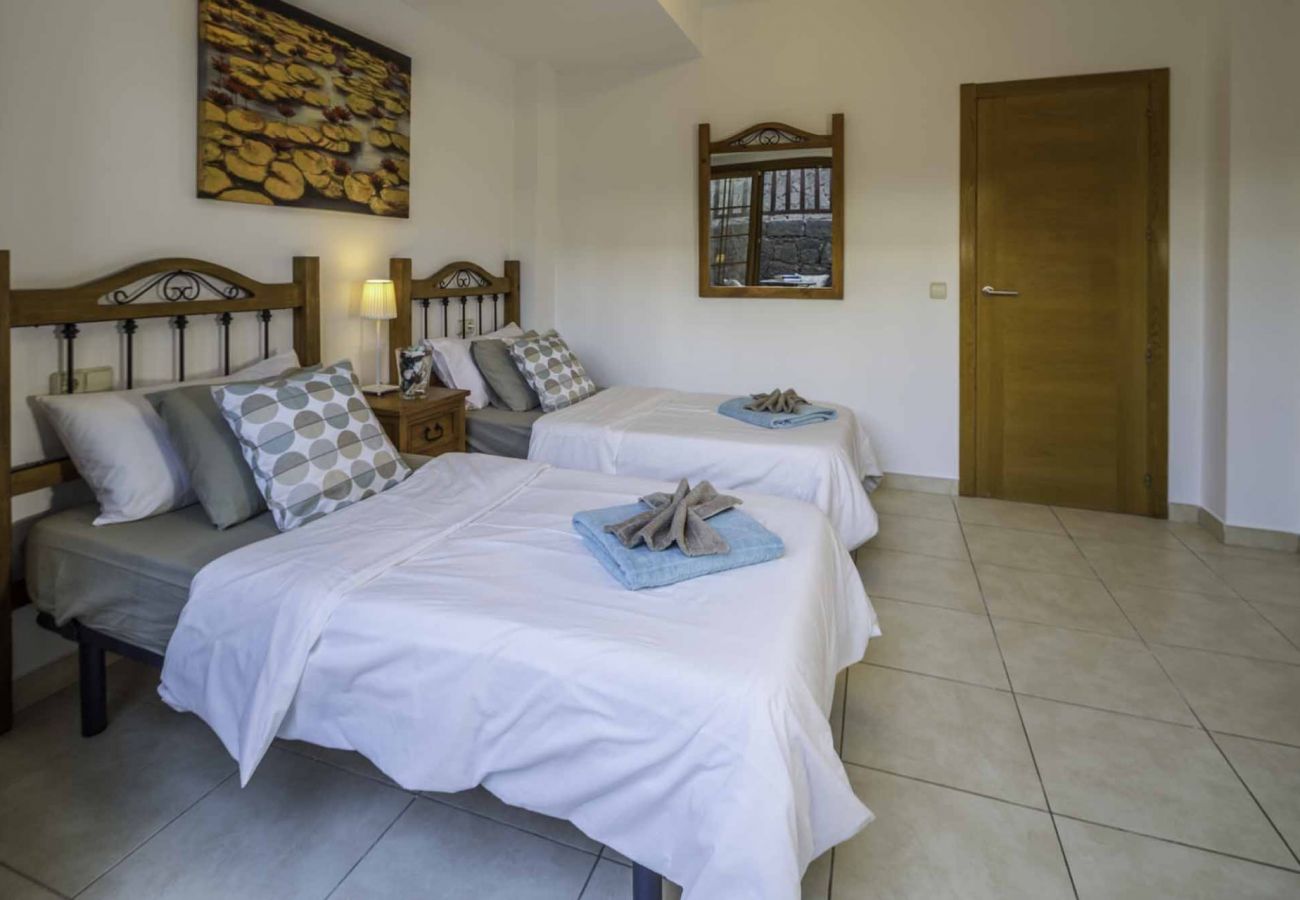 Villa in Playa Blanca - 122 - Villa Azure (LH122)