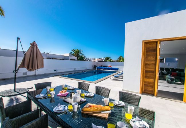 Villa in Playa Blanca - 215 - Villa Rossa (LH215) Villa in Playa Blanca - 215 - Villa Rossa (LH215)