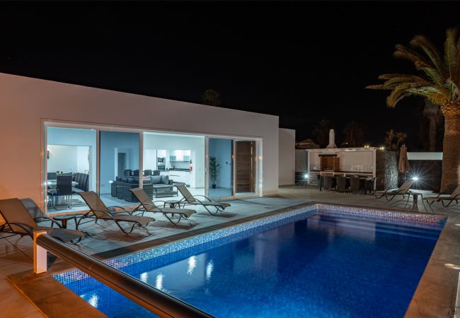 Villa in Playa Blanca - 215 - Villa Rossa (LH215) Villa in Playa Blanca - 215 - Villa Rossa (LH215)