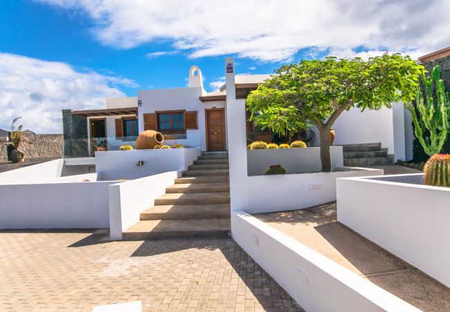 Villa in Playa Blanca - 217 - Casa Cacti (LH217) Villa in Playa Blanca - 217 - Casa Cacti (LH217)