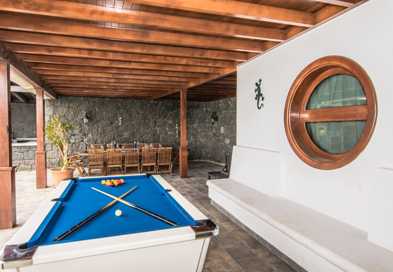 Casa Cacti - Pool Table