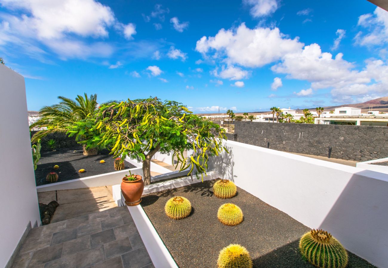 Casa Cacti - Front Terrace