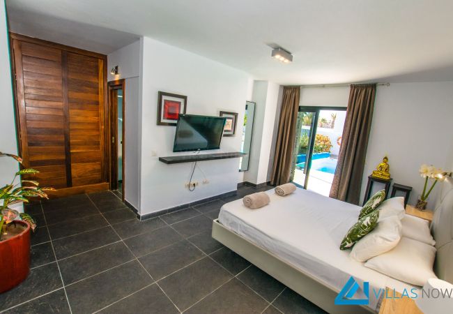 Villa Ibiza - King Bedroom with Pool View 
