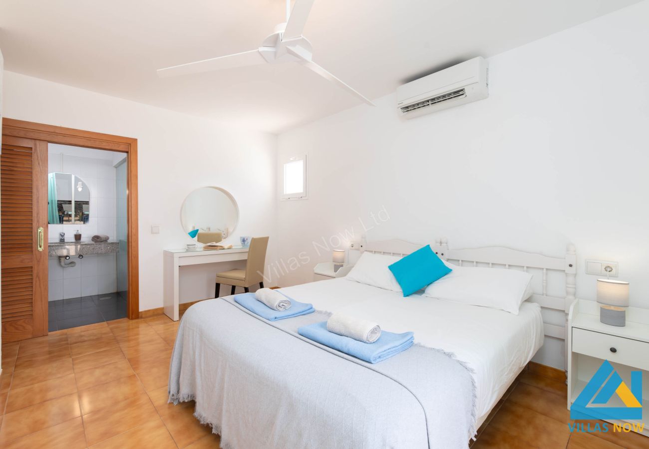 Casa Blanca - Ensuite Bedroom 