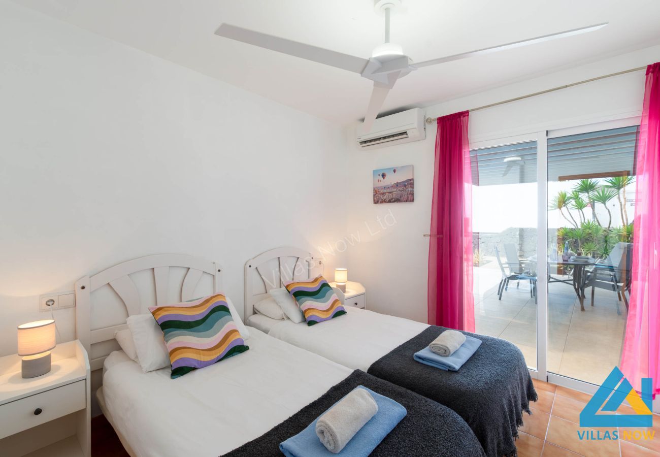Casa Blanca - Twin Bedroom 