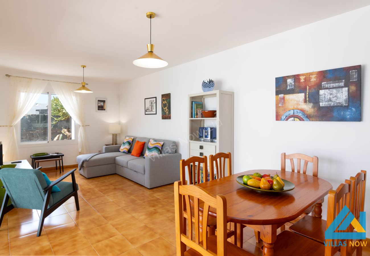 Casa Blanca - Dining Area & Lounge 